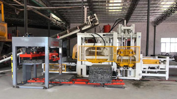 PC磚、透水磚生產(chǎn)現(xiàn)場