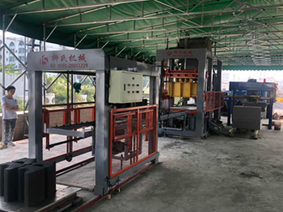 路沿石、護(hù)坡磚、擋土磚生產(chǎn)效果