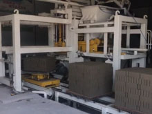 8型免托板磚機生產視頻